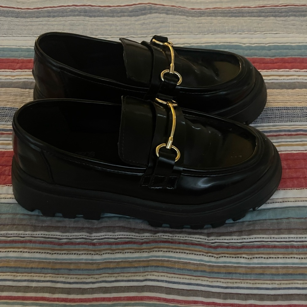 Shoes - Picture 3 of 4